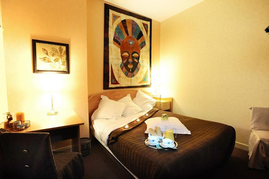 Hotel Les Negociants Pontgibaud Pokoj fotografie