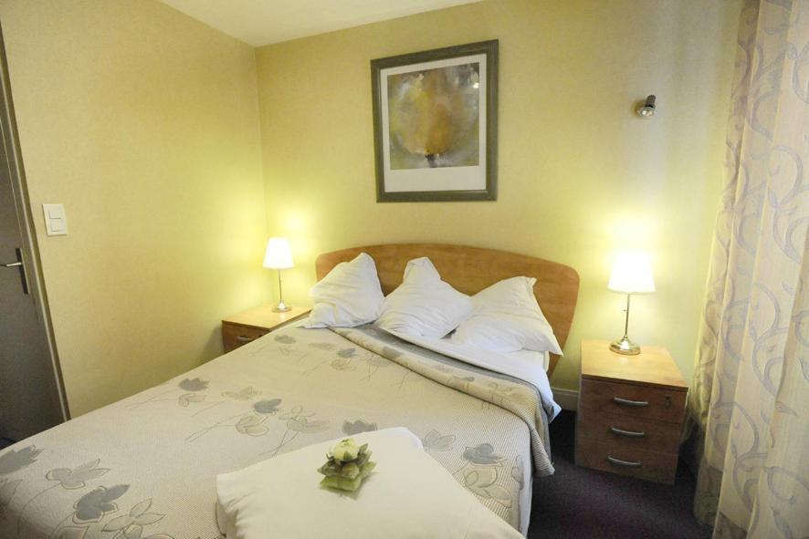 Hotel Les Negociants Pontgibaud Pokoj fotografie